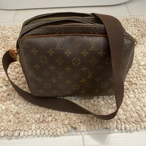 Louis Vuitton Reporter